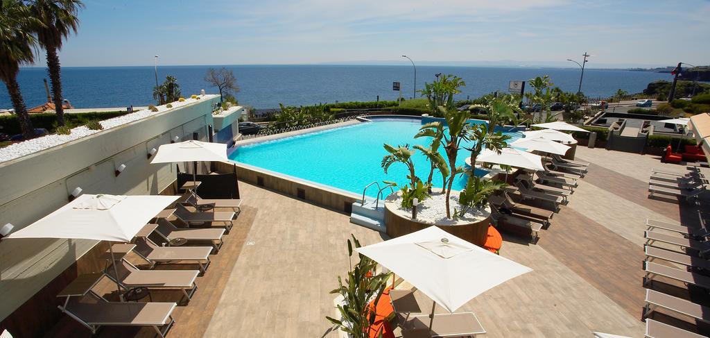 Catania Beach Hotels The Best Beaches In World Four Points By Sheraton Catania Hotel Conference Center In