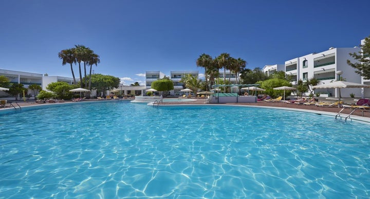 Oasis Lanz Beach Mate in Costa Teguise, Lanzarote | Holidays from € ...